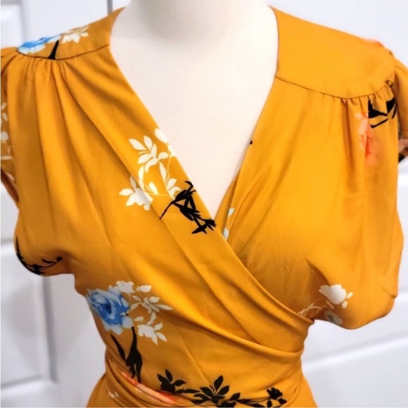SELFIE LESLIE * azealia mustard floral wrap dress size med - Picture 3 of 7
